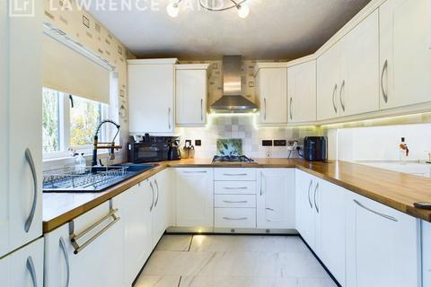 5 bedroom terraced house for sale, Marina Approach, Hayes, Middlesex, UB4