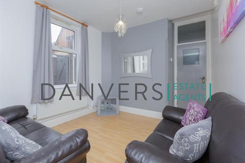 5 bedroom end of terrace house to rent, Fosse Road South, Leicester LE3