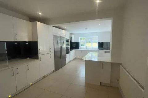 5 bedroom detached house to rent, Gresham Avenue, London, N20