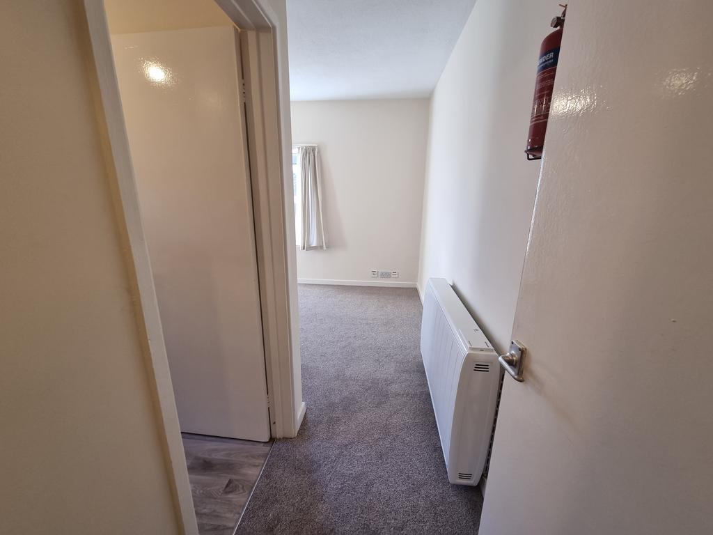 Hallway into lounge/bedroom