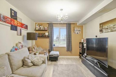 2 bedroom flat for sale, Centurion House, 99 Varcoe Gardens, Hayes, UB3 2FJ