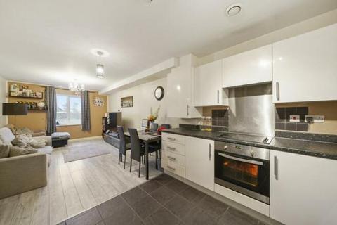 2 bedroom flat for sale, Centurion House, 99 Varcoe Gardens, Hayes, UB3 2FJ