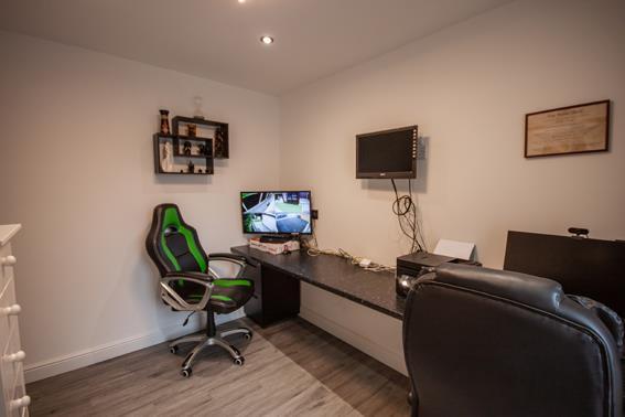 Bedroom 3/office