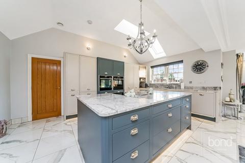 5 bedroom detached house for sale, Southend Road, Chelmsford CM2