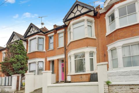 3 bedroom terraced house to rent, Rochford Avenue, Westcliff-on-sea, SS0