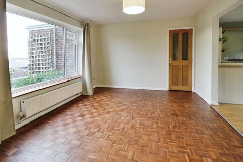 2 bedroom flat to rent, New Road, Leigh-on-sea, SS9