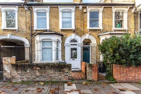 4 bedroom terraced house to rent, Coopersale Road, Homerton, Hackney, E9