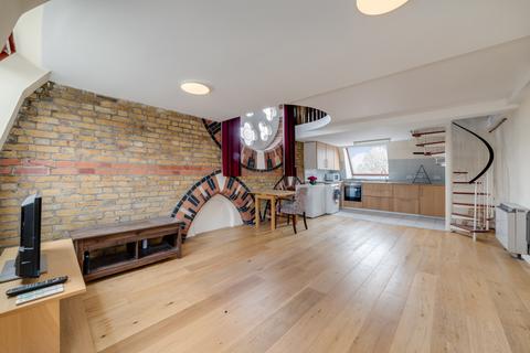 2 bedroom flat to rent, St. Michael's Court, St. Leonards Road, London