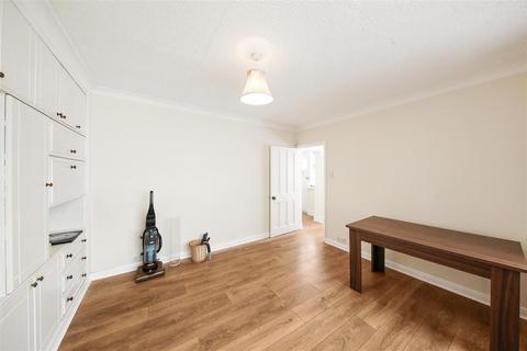 4 bedroom semi-detached house to rent, Carlton Avenue West, Wembley