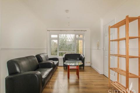 3 bedroom flat to rent, Cookham Court, Plantation Road , Amersham