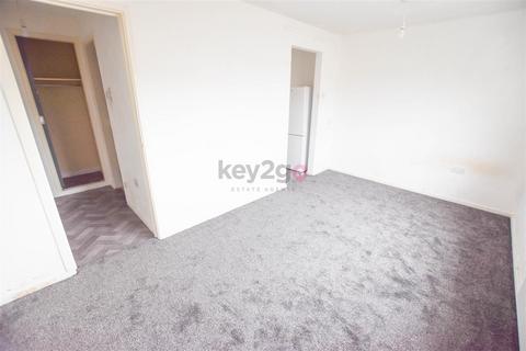 Studio to rent, Hawksway, Eckington, S21