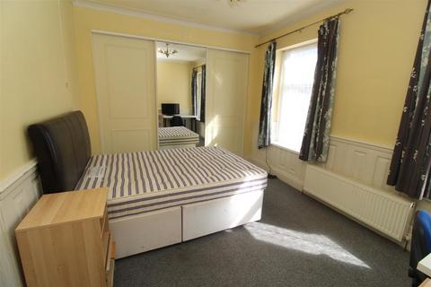 4 bedroom house to rent, Manor Street, Cardiff CF14