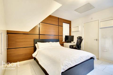 29 Martin Drive, Stone, Dartford, DA2 6BF