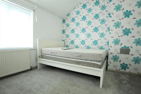 132 Middleton Road, Morley, Leeds, LS27 8DH