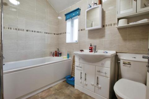 132 Middleton Road, Morley, Leeds, LS27 8DH