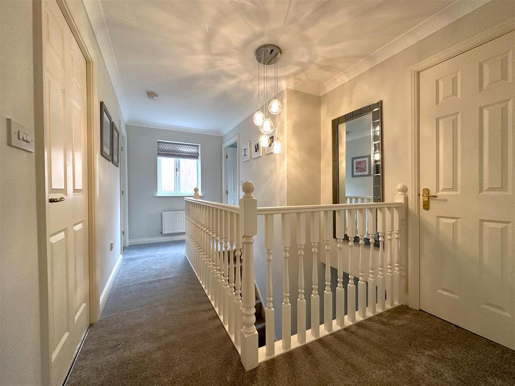 Galleried Landing 464