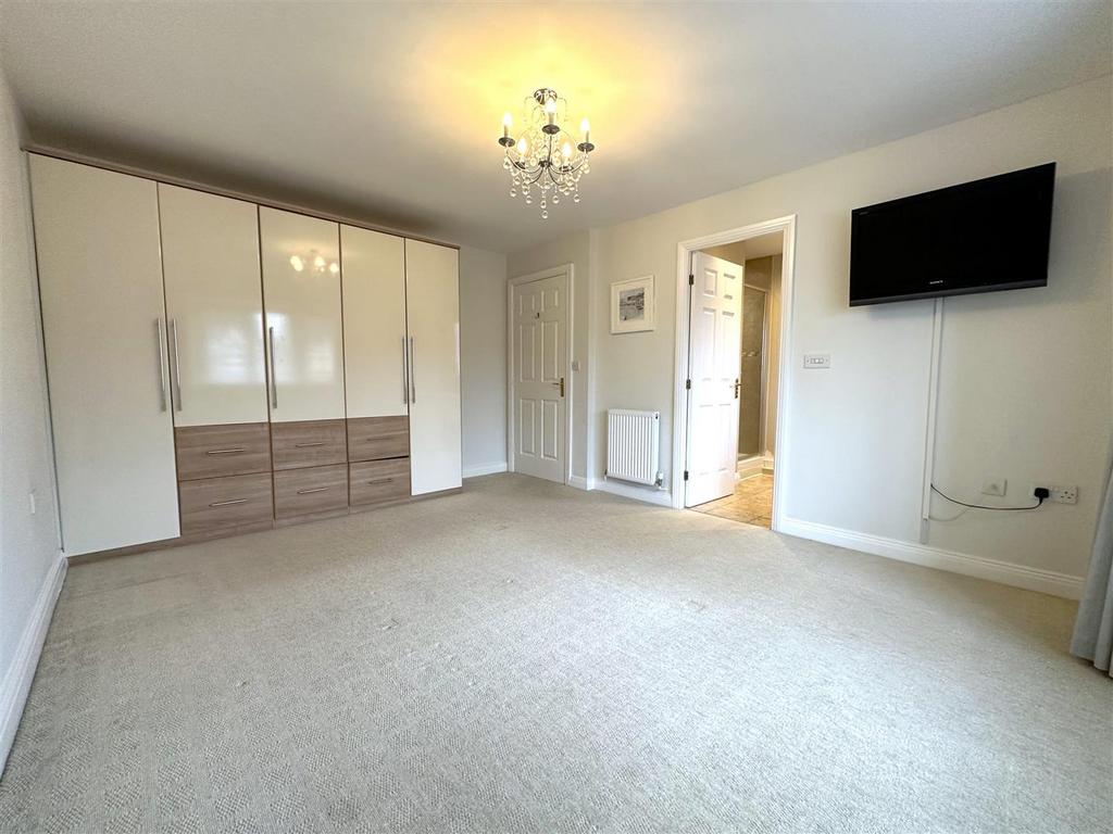 Master Bedroom Into En-Suite 443