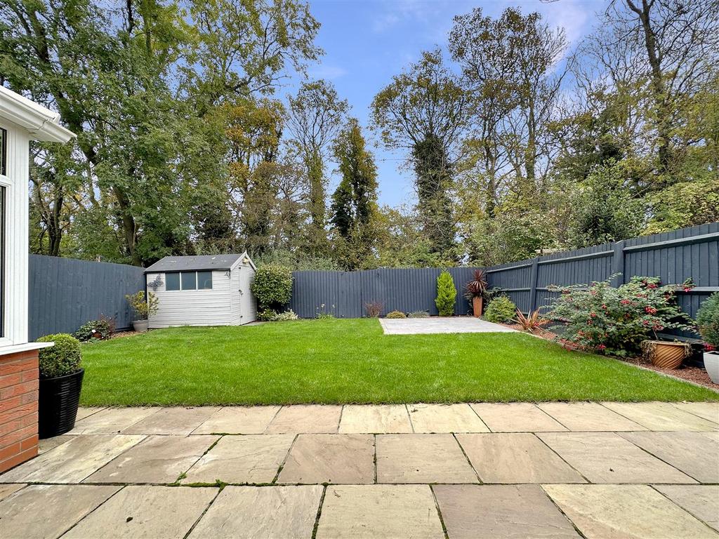 Beautiful Private Garden 486