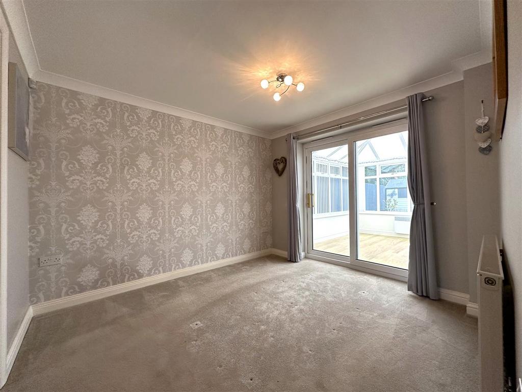 Dining Room Through To Conservatory 386
