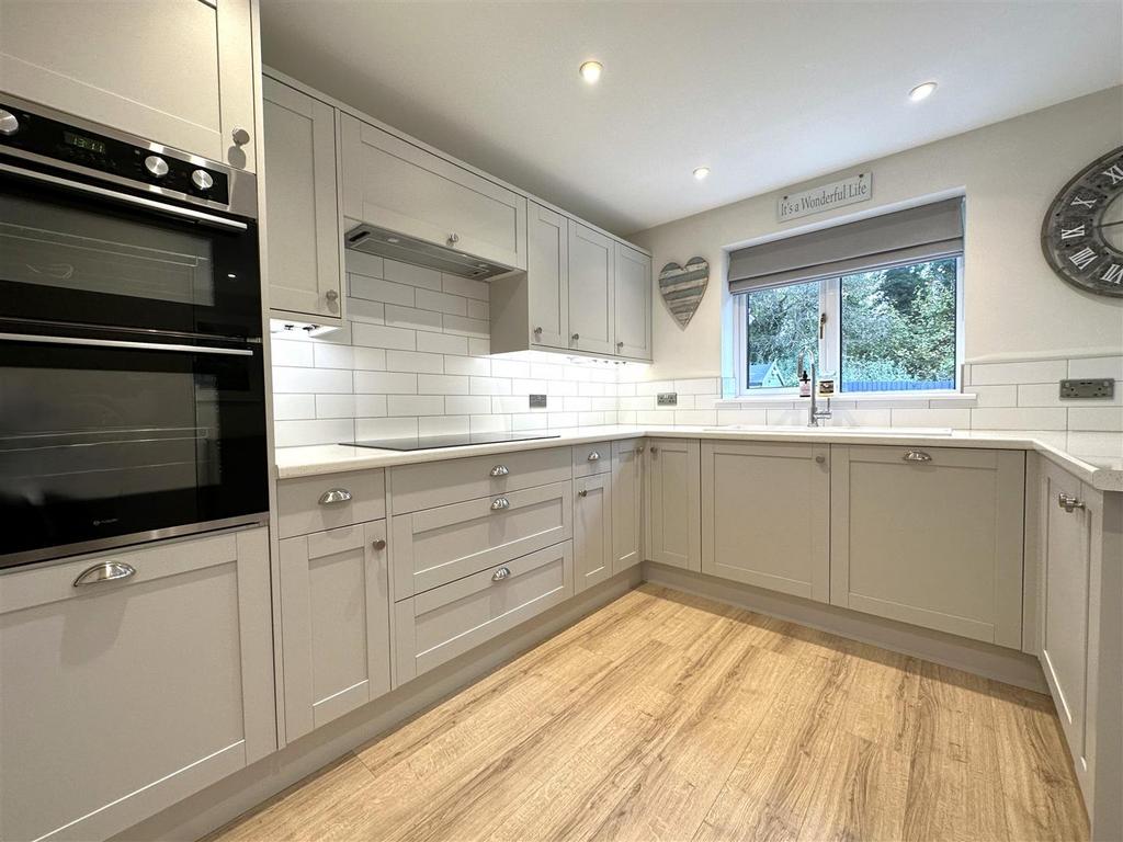 Stylish Contemporary Kitchen 430