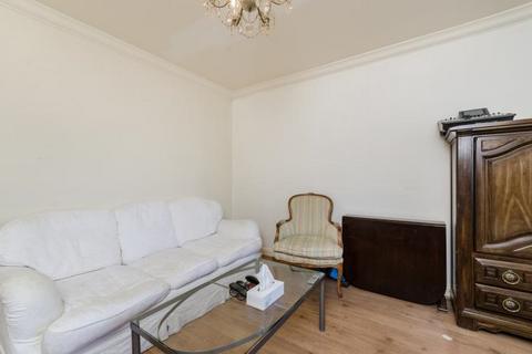 1 bedroom flat for sale, Connell Crescent, London, W5