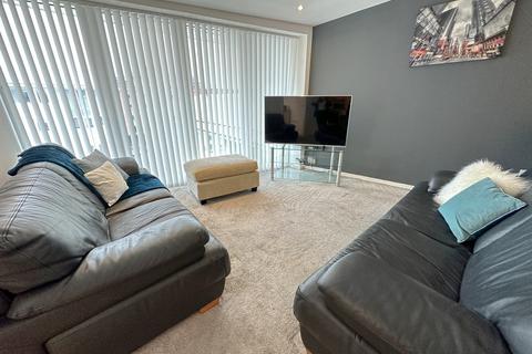 3 bedroom apartment to rent, Royal Quay, L3 4EU,