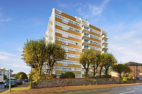 2 bedroom flat to rent, Hartington Place, Eastbourne