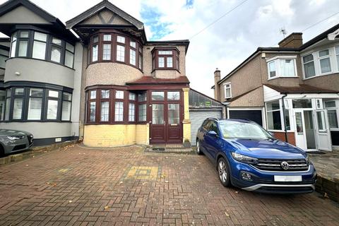 3 bedroom semi-detached house to rent, Fowey Avenue, Ilford