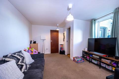 2 bedroom flat for sale, Great Lea Terrace, Three Mile Cross RG7