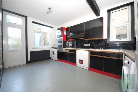 2 bedroom maisonette for sale, Manor Park Road, London, N2