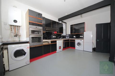 2 bedroom maisonette for sale, Manor Park Road, London, N2