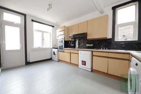 2 bedroom maisonette for sale, Manor Park Road, London, N2