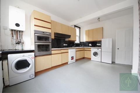 2 bedroom maisonette for sale, Manor Park Road, London, N2