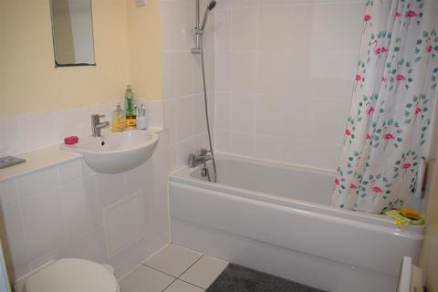 1 bedroom flat to rent, 461 High Road, Ilford