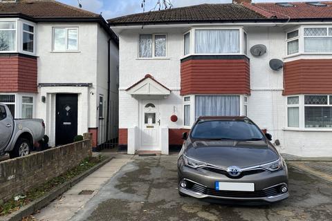 3 bedroom semi-detached house to rent, Ruislip, HA4