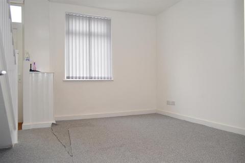 2 bedroom terraced house to rent, Oldham Road, Royton, Oldham