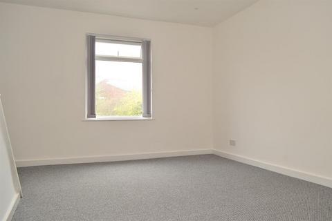 2 bedroom terraced house to rent, Oldham Road, Royton, Oldham