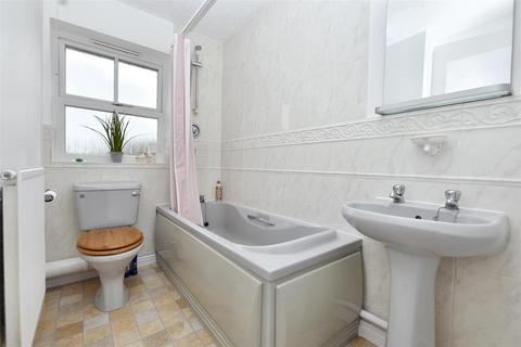 30 Beechfield Close, Stone Cross, Pevensey, BN24 5FH