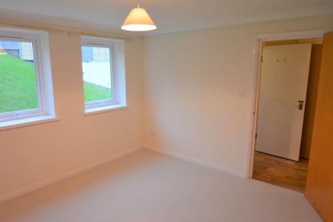 2 bedroom flat to rent, Rousdown Road, Torquay TQ2