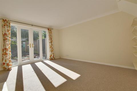 2 bedroom terraced house to rent, Marram Close, Lymington