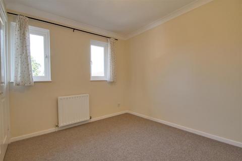 2 bedroom terraced house to rent, Marram Close, Lymington