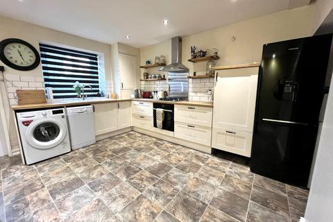 2 bedroom terraced house to rent, Albert Street, Bury BL0