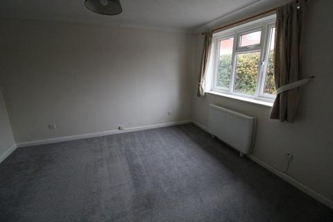 1 bedroom house to rent, Southern Way, Farnham GU9