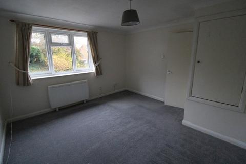 1 bedroom house to rent, Southern Way, Farnham GU9