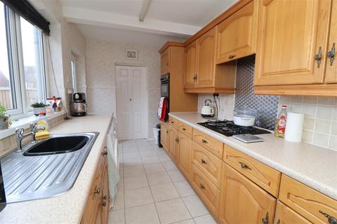 3 bedroom end of terrace house for sale, King Street, Worksop S80