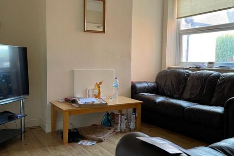 5 bedroom end of terrace house to rent, Nottingham NG7