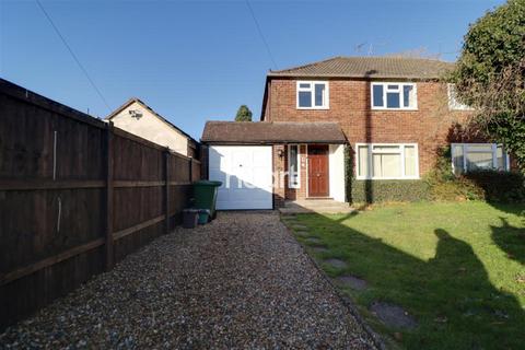 3 bedroom semi-detached house to rent, Walton Close, High Wycombe