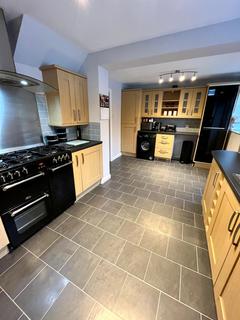 3 bedroom detached house to rent, Longhurst Drive, Stafford, ST16 3RG