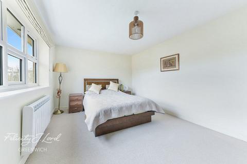 130 Basevi Way, London, SE8 3JT