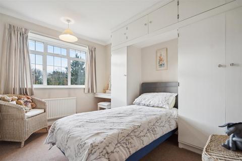 21 Daws Lea, High Wycombe, HP11 1QG